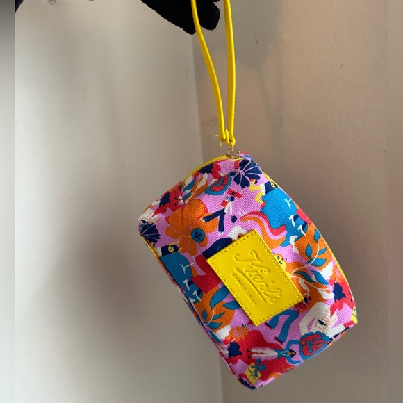 Kiehl's Cosmetic Bag - Picture 5 of 7